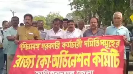 আলিপুরদুয়ার ১: থ্রেট কালচারের বিরুদ্ধে পদক্ষেপ নেওয়া সহ  3 দফা দাবিতে ডুয়ার্স কন্যায় রাজ্য কো-অর্ডিনেশন কমিটির বিক্ষোভ