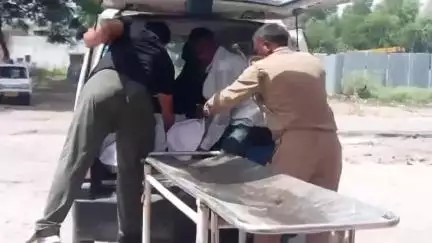 कोल: कुराना में शादी समारोह से लौट रही गाड़ी का ट्रक से हुआ एक्सीडेंट, 2 की मौत, 6 घायल, पुलिस ने कराया पोस्टमार्टम