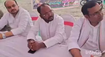 घोरावल: कुशहरा गांव में कांग्रेस ने संविधान बचाओ सम्मेलन का आयोजन किया