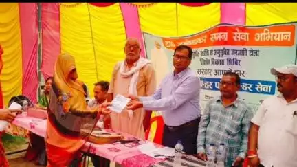 गुठनी: गुठनी प्रखंड के पंचायतों में डॉ. आंबेडकर समग्र सेवा अभियान के तहत विशेष विकास शिविर का आयोजन