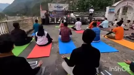 अल्मोड़ा: स्वामी विवेकानंद की तपस्थली काकड़ीघाट में 'आओ हम सब योग करें' अभियान के तहत आयोजित हुआ योग शिविर, नदी सभ्यता पर हुई चर्चा
