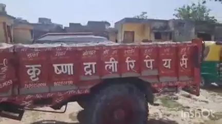 बिधूना: बेला क्षेत्र के टिकनापुर बंबा के पास अवैध बालू खनन कर रही ट्रैक्टर-ट्रॉली को पुलिस ने पकड़ा