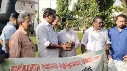 കോട്ടയം: ഐപ്സോ ജില്ലാ കമ്മിറ്റിയിയുടെ നേതൃത്വത്തിൽ പബ്ലിക് ലൈബ്രറിക്ക് മുന്നിൽ ലോക പരിസ്ഥിതി ദിനാചരണം സംഘടിപ്പിച്ചു