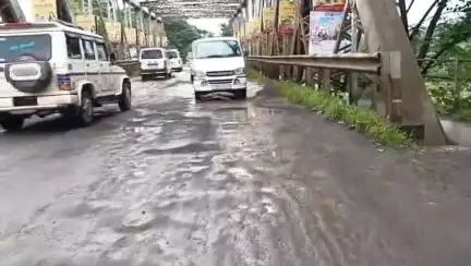 বিশালগড়: পরিমল চৌমুহনি এলাকায় জাতীয় সড়কের বেহাল দশা,দ্রুত সংস্কারের দাবি জানান স্থানীয়রা #jansamasya
