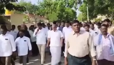 తాడిపత్రి: యాడికి మండల కేంద్రంలో హై టెన్షన్ వాతావరణం, ఏ క్షణాన ఏం జరుగుతుందోనని భయాందోళనలకు గురైన స్థానికులు