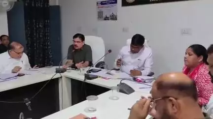 निवाड़ी: सीईओ रोहन सक्सेना ने बाढ़ संभावित क्षेत्रों को चिन्हित करने और एसएसपी ने थाना प्रभारियों को अलर्ट रहने के निर्देश दिए