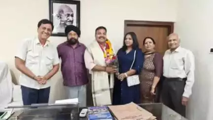 चित्तौड़गढ़: आई.पी.एस. मेमोरियल फाउंडेशन ने ए.डी.एम. विनोद मल्होत्रा के प्रशासक नियुक्त होने पर नगर परिषद में किया अभिनंदन