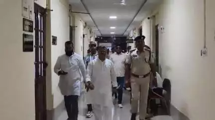 कटिहार: राजद नेताओं ने डीआरएम को सौंपा मांग पत्र, साहेबपाड़ा में घेराबंदी कर सड़क बंद करने का है मामला