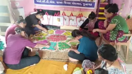 ભેસાણ: ૮૭-વિસાવદર,ભેંસાણ વિધાનસભા મતવિસ્તારની આંગણવાડીઓમાં રંગોળી દ્વારા મતદાન જાગૃતિ નો સંદેશો આપવામાં આવ્યો