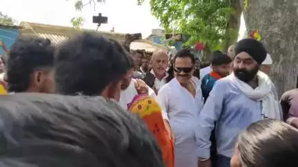 वीडियो को अंत तक देखिए, ज़रा सुनिए — माँ ने प्रशांत जी से क्या कहा।
#bihar #jansuraaj