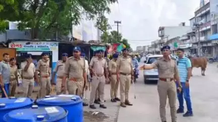 તાલાળા: તાલાલા પોલીસ દ્રારા આગામી ઇદના તહેવાર નિમીતે શહેરના મુખ્ય માર્ગ પર ફ્લેગ માર્ચ યોજવામા આવી #