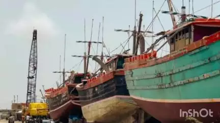 ખંભાળિયા: માછીમારોની સીઝન પૂર્ણ; ઓખા, રૂપેણ બંદર પર મોટી બોટો સહિત નાની બોટો લાંગરવામાં આવી