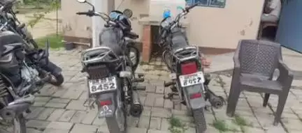 मांझी: दाउदपुर के कोहड़ा में चोरी की बाइक के साथ युवक गिरफ्तार, भेजा गया जेल