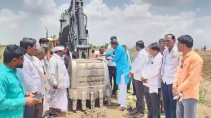 सेनगाव: बेलखेडा येथे शेत-पांदण रस्त्याचा भूमिपूजन सोहळा, मान्यवरांसह शेतकऱ्यांची उपस्थिती