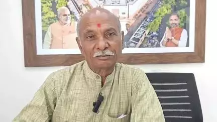 છોટાઉદેપુર: સાંસદ જશુભાઈ રાઠવાના સાંસદ બન્યાના એક વર્ષ પૂર્ણ થતા તેજગઢના પૂર્વ સરપંચ વિક્રમભાઈ રાઠવાએ નગરમાંથી આપી પ્રતિક્રિયા.