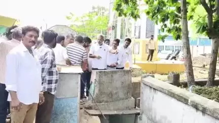 నగరంలోని మేజర్ డ్రైనేజీలో పూడికతీత పనులను పరిశీలించిన సిటీ ఎమ్మెల్యే వనమడి కొండబాబు
