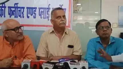 कानपुर: अनवरगंज से मंडाना तक और संबंधित ट्रैक को बधाई देने पर व्यापारियों ने प्रेस वार्ता कर प्रधानमंत्री को आभार व्यक्त किया