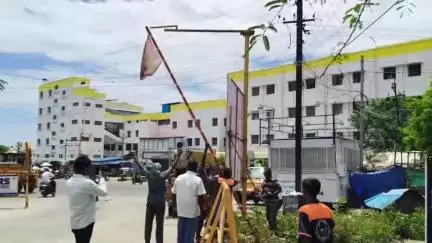 திண்டுக்கல் கிழக்கு: மாநகராட்சியில் அனுமதி இல்லாமல் வைக்கப்பட்ட கொடி கம்பங்கள் மற்றும் கொடிக்கம்ப சுவர்கள் அகற்றம்