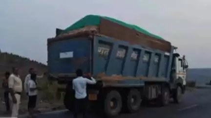 मझौली: मझौली ब्लॉक: मड़वास थाना क्षेत्र में खनिज अधिकारी ने रेत का अवैध उत्खनन कर रहे 12 वाहनों पर की कार्रवाई