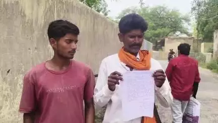 अतरौली: कस्बा छर्रा में बेटे के साथ पड़ोसियों ने की मारपीट, पीड़ित पिता बेटे को लेकर थाने पहुंचा और न्याय की गुहार लगाई