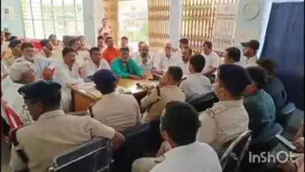 भभुआ: भभुआ थाना में बकरीद पर्व को लेकर एसडीएम व एसडीपीओ के नेतृत्व में शांति समिति की बैठक की गई