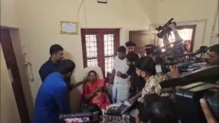 തൊടുപുഴ: അടിമാലി ഗവ സ്കൂളിൽ ഇംഗ്ലീഷ് മീഡിയം നിർത്താനുള്ള തീരുമാനം, പ്രധാന അധ്യാപികക്ക് വീഴ്ച്ചയെന്ന് ഉദ്യോഗസ്ഥർ തൊടുപുഴയിൽ പറഞ്ഞു