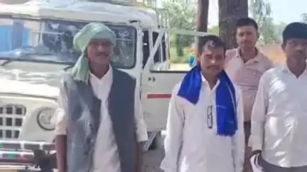 बहराइच: धरसवां चौराहा पर तेज रफ्तार ट्रक ने बाइक सवार को मारी ठोकर, हादसे में बाइक सवार की हुई मौत, पुलिस ने शव पीएम के लिए भेजा