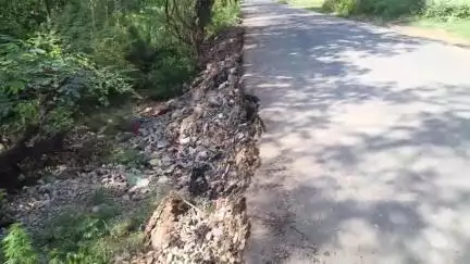 पंचकूला: रायपुर रानी से शाहपुर को जाने वाली सड़क बनाने के बाद एक महीने में ही हुई खास्ताहाल,सड़क के किनारे टूटे#jansamshya