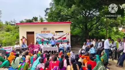 भिकियासैन: विकसित कृषि विकल्प अभियान के तहत कृषि वैज्ञानिकों ने सनणा में काश्तकारों से किया संवाद