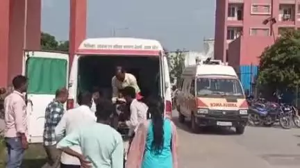 पडरौना: कुशीनगर बभनौली कोठी में दो बाइकों की जबरदस्त टक्कर, 5 लोग घायल, तीन की हालत गंभीर, गोरखपुर रेफर