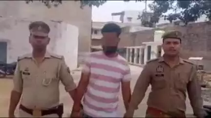 हाथरस: सदर कोतवाली पुलिस ने चेकिंग के दौरान आवास विकास कॉलोनी के एक अभियुक्त को अवैध तमंचा और कारतूस सहित किया गिरफ्तार