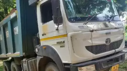 ଯାଜପୁର: ଜିଲ୍ଲା ରାଜସ୍ୱ ବିଭାଗ ପକ୍ଷରୁ କଟିକଟା ଛକରେ ଚଢ଼ାଉ,ଗୋଟିଏ ବେଆଇନୀ ବାଲି ବୋଝେଇ ହାଇୱା ଓ ଗୋଟିଏ ଟ୍ରାକ୍ଟର ଗାଡି ଜବତ