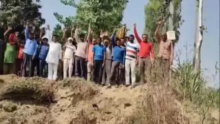 हसनपुर: राष्ट्र सेवी संगठन के पदाधिकारीओ ने गांव नागलिया मुंशी में सिंचाई विभाग के खिलाफ किया प्रदर्शन #jansamasya