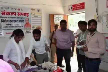 बांसी: आयुष्मान आरोग्य मंदिर कासडीह पर वीएचएनडी दिवस का डीएम ने किया निरीक्षण, टीकाकरण कार्ड पर नहीं मिला आरसीएच नंबर
