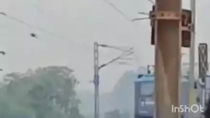 कोरबा: कोरबा में युवक ने रील्स बनाने के लिए चलती ट्रेन के सामने दौड़कर किया खतरनाक स्टंट, लोको पायलट ने लगाया इमरजेंसी ब्रेक