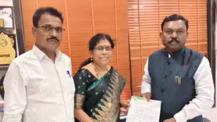 गडचिरोली: गडचिरोलीत  महिला मोर्चाच्या जिल्हाध्यक्षा सौ. वंदनाताई शेंडे यांची मा.खा. डॉ. अशोकजी नेते यांच्यासोबत महत्वपूर्ण चर्चा