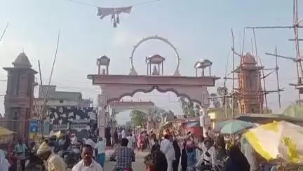 नौगढ़: अलीगढ़वा के चाइना बाजार में तस्करी के माल को डंप करने के शक में तीन दुकानों को किया गया सील