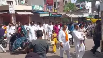 सुसनेर: माहेश्वरी समाज ने भगवान शिव की शोभायात्रा निकालकर महेश नवमी का पर्व मनाया, महिलाएँ व पुरुष वर्ग रहे शामिल