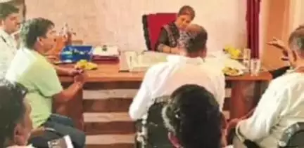 ढीमरखेड़ा: विधायक ने एसडीएम से की चर्चा, ढीमरखेड़ा में अवैध शराब बिक्री पर सख्त कार्रवाई की मांग