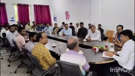 गढ़वा: "कॉफी विद एसडीएम" में कोचिंग संस्थानों ने रखी समस्याएं और दिए विकासपरक सुझाव