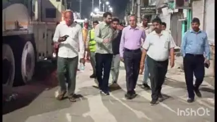 भिवानी: डीसी ने रात में सीवर लाइन सफाई कार्य का किया निरीक्षण, सफाई कार्य तेज़ी से करने के दिए निर्देश