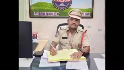 శంకరంపేట ఏ: పెద్ద శంకరంపేట్ ఎస్సైగా ప్రవీణ్ పదవి బాధ్యతలు స్వీకరణ 
సిఐ రేణుక రెడ్డి వెల