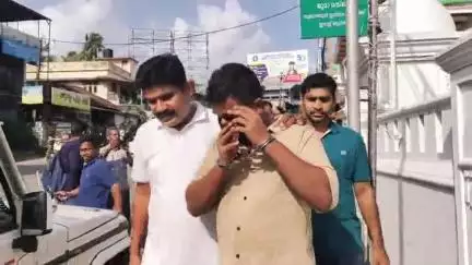 ഒറ്റപ്പാലം: ഈസ്റ്റ് ഒറ്റപ്പാലം ജുമാ മസ്ജിദിലെ കവർച്ച, പ്രതിയുമായി പോലീസ് തെളിവെടുപ്പ് നടത്തി