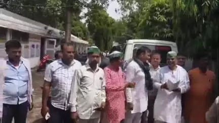बरेली: डीएम कार्यालय पहुंचकर संयुक्त किसान मोर्चा उत्तर प्रदेश के आवाहन पर बिजली के निजीकरण के विरोध में ज्ञापन दिया गया