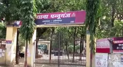 रॉबर्ट्सगंज: पन्नूगंज थाना क्षेत्र के एक गांव में आई बारात में लड़की से छेड़खानी व विरोध पर मारपीट करने के मामले में मुकदमा दर्ज