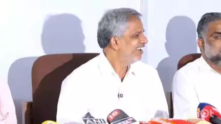 നിലമ്പൂർ: ജനങ്ങളെ വർഗ്ഗീയമായി വേർതിരിക്കാൻ പ്രതിപക്ഷ നേതാവ് ശ്രമിക്കുന്നുവെന്ന് എ.വിജയരാഘവൻ നിലിമ്പപുരി ഹോട്ടലിൽ പറഞ്ഞു