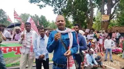 लातेहार: आदिवासी समाज के बंद का लातेहार जिला मुख्यालय में दिखा व्यापक असर, सुबह 9 बजे से शाम 5 बजे तक रहा बंद
