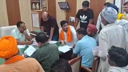 कैथल: किसानों को नए ट्यूबवेल कनेक्शन दिलाने की मांग के साथ किसान, कार्यकारी अभियंता पुंडरी से मिले