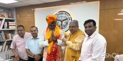 बागपत: बागपत के व्यापारियों ने लखनऊ स्थित आवास पर उप मुख्यमंत्री से शिष्टाचार भेंट कर जनपद की समस्याओं से कराया अवगत