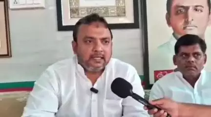 सगड़ी: गोपालपुर विधायक नफीस अहमद ने अघोषित विद्युत कटौती को लेकर मीडिया से की बातचीत, वर्तमान भाजपा सरकार पर साधा निशाना